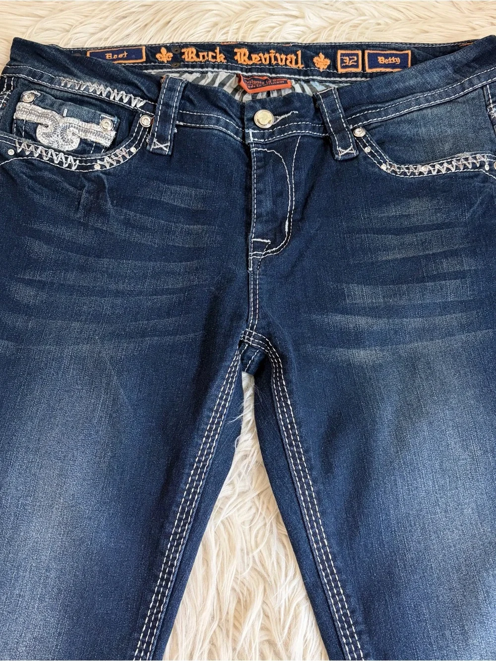 Rock Revival Betty Boot Cut Denim Jeans Women’s Size 32 Dark Wash Fleur 34”